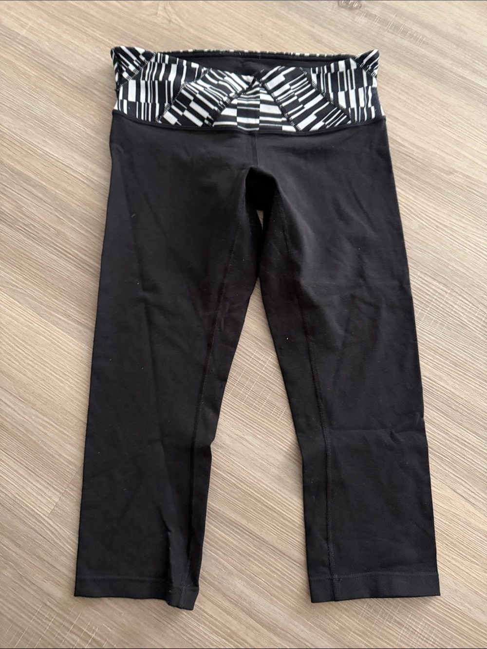 Black Capri Leggings with Patterned Waistband